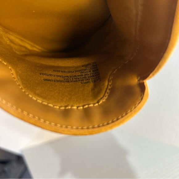 Elegant Tan‎ Loafers with Gold Chain Detail size 7 Preowned - Picture 9 of 9